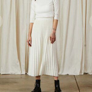 Gorgeous Ali Golden Knit Pleated Midi Skirt in Bone XS- Pristine Condition